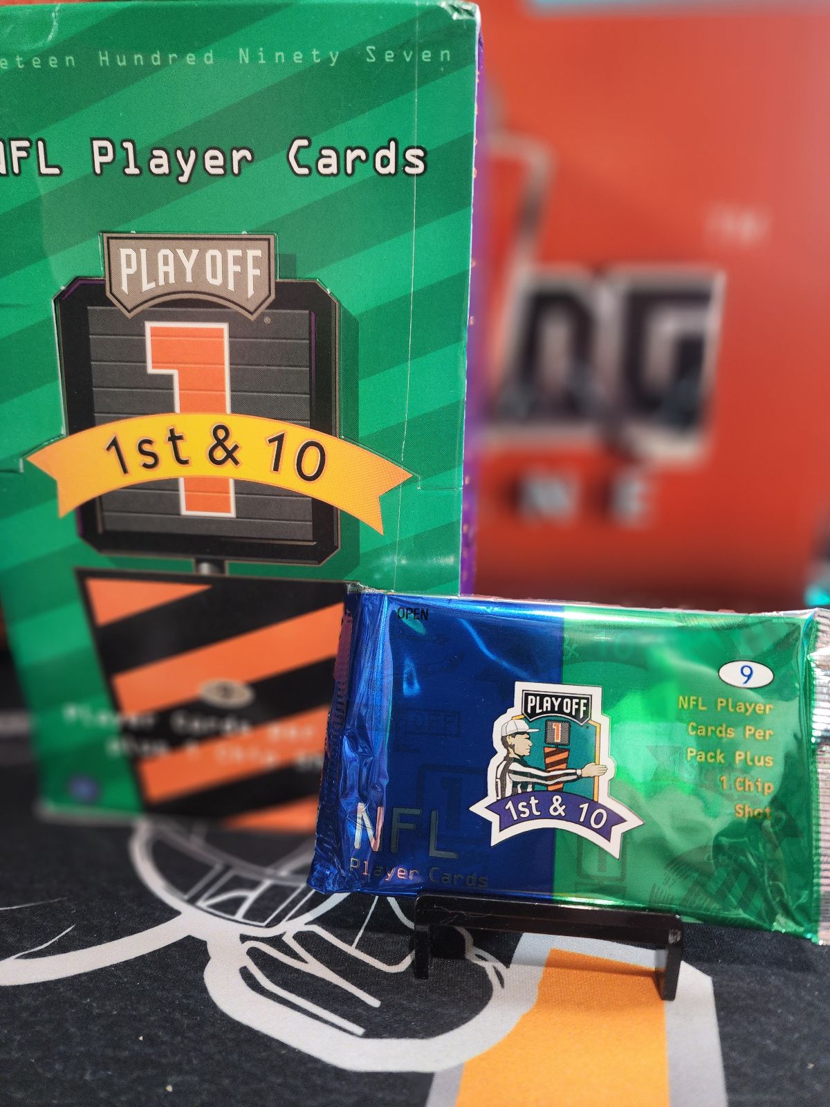 1997 Playoff Football Pack Personal Break! 9 cards and 1 player chip "Chip Shot!"