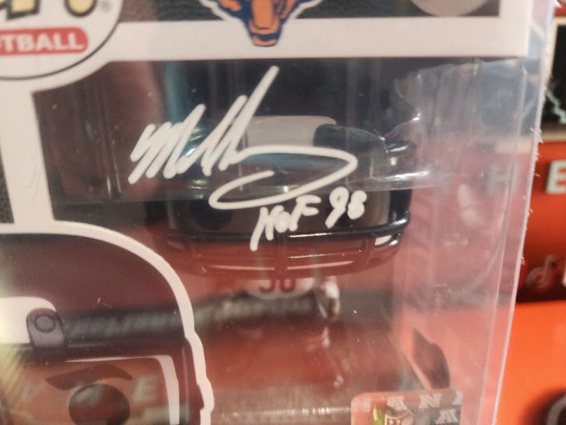 Mike Singletary autographed Funko POP Bears Beckett COA