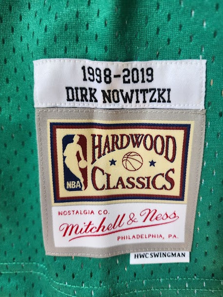 Dirk Nowitzki Mavericks Mitchell and Ness Hardwood Classics Jersey $135 retail Unsigned
