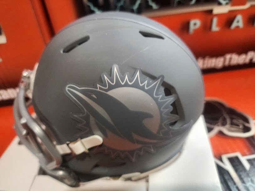 Tyreek Hill SLATE Auto Mini Helmet Dolphins Beckett COA (Read)