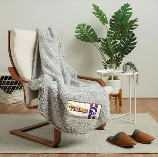 BRAND NEW! $54.99 on Amazon FOCO Minnesota Vikings NFL Retro Cloud Sherpa Blanket Football