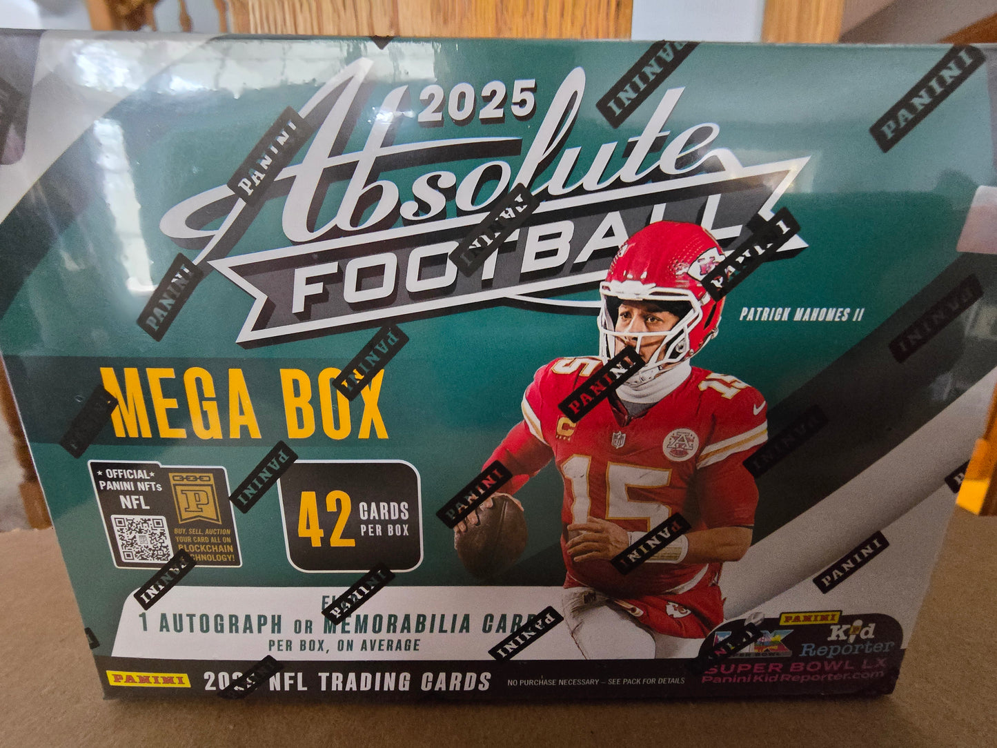 MEGA BOX 2025 Absolute Football - 1 autograph or memorabilia hit!