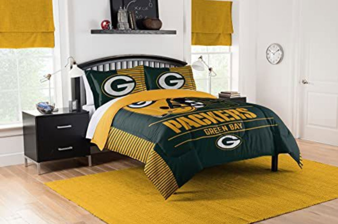 BRAND NEW! Compare at $89.99 - Northwest NFL Green Bay Packers Comforter and Sham Set, Twin, Draft Football