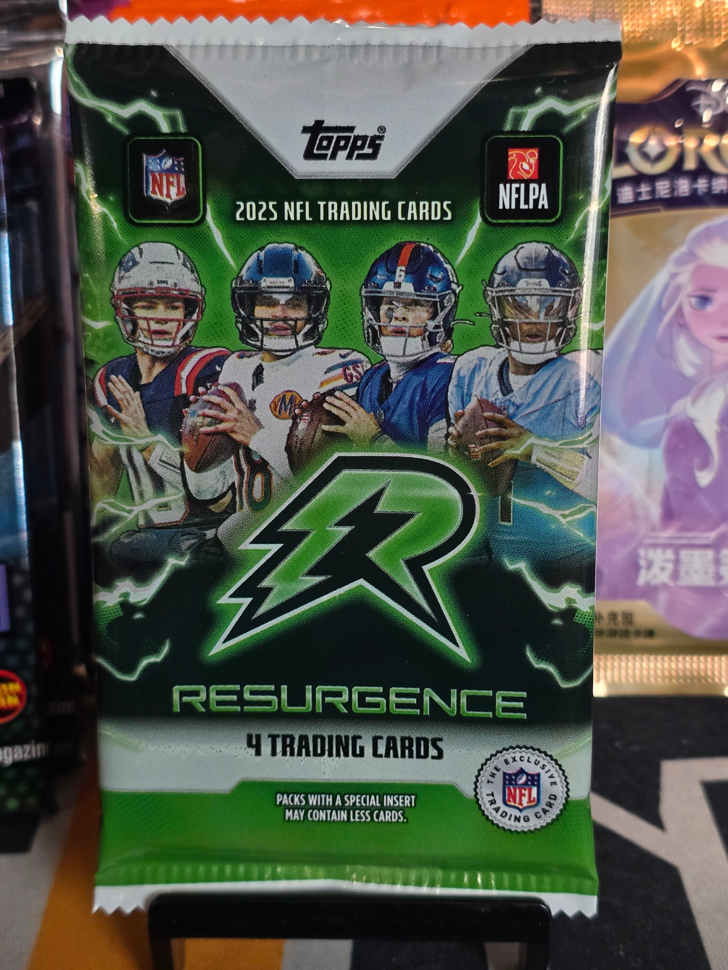 2025 Topps Resurgence Football Blaster Pack