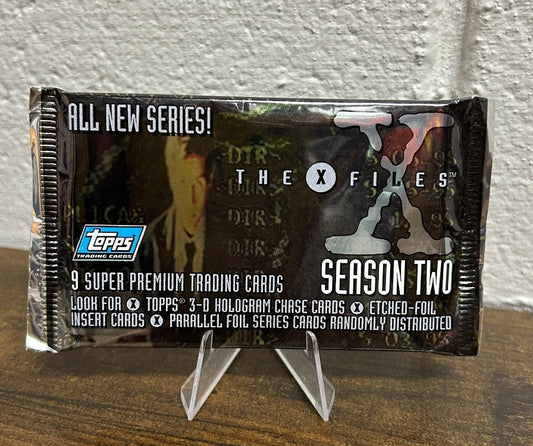 Topps X-Files Season Two Trading Cards Pack - 9 Super Premium Cards!
