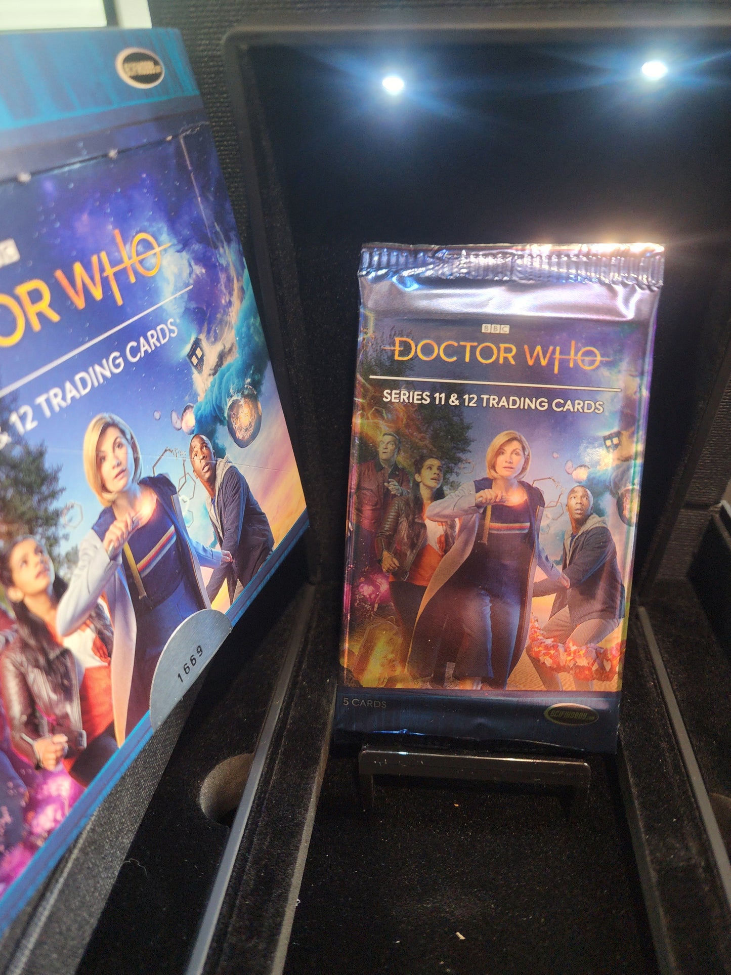 Doctor Who 2018 Series 11 and 12 UK Hobby Pack! Rittenhouse/SciFiHobby