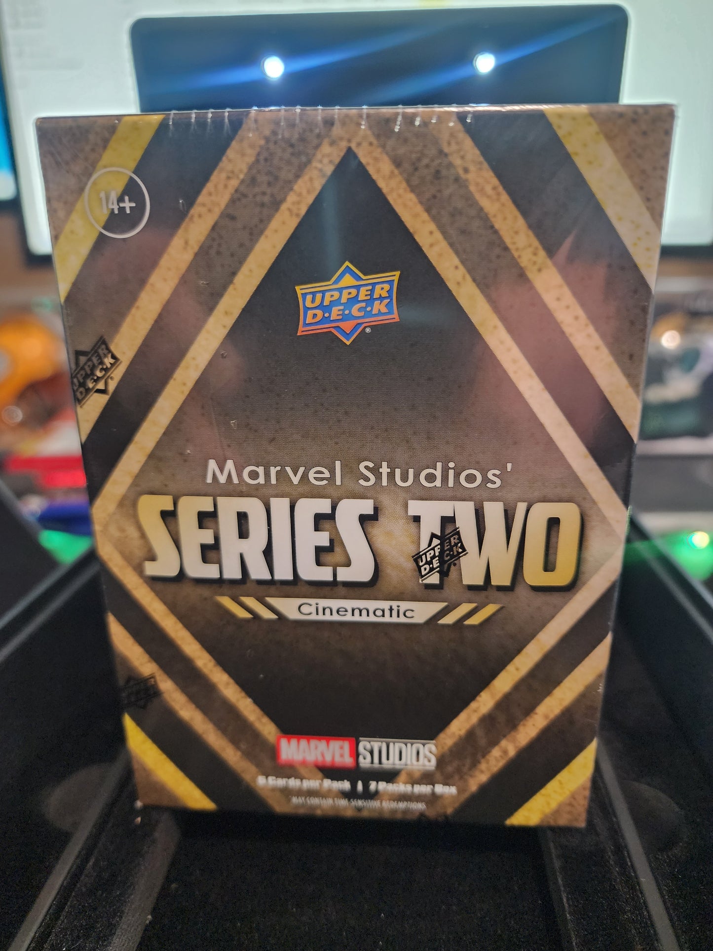 Marvel Studios Series Two Cinematic Upper Deck Full Blaster Box personal break! Chase Dazzlers Green, Jumbo Parallels, and Debuts!