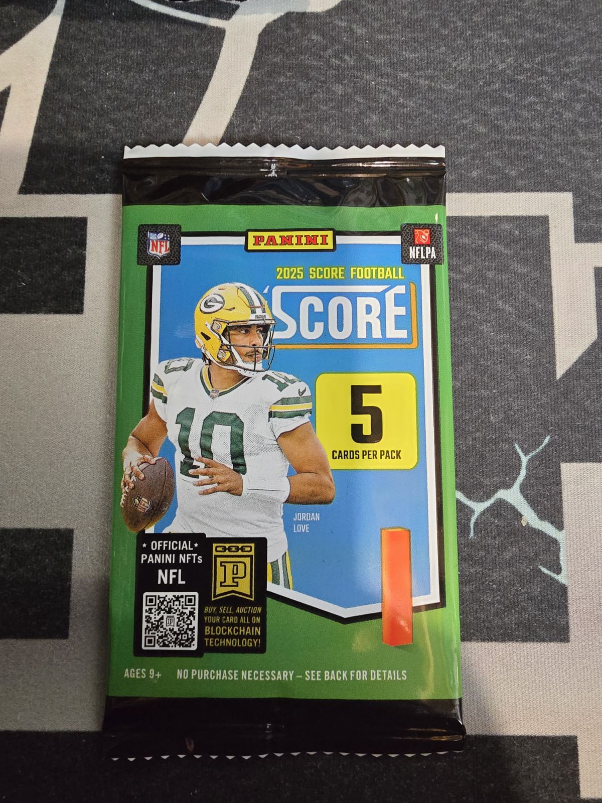 2025 Score Football 5-card Pack
