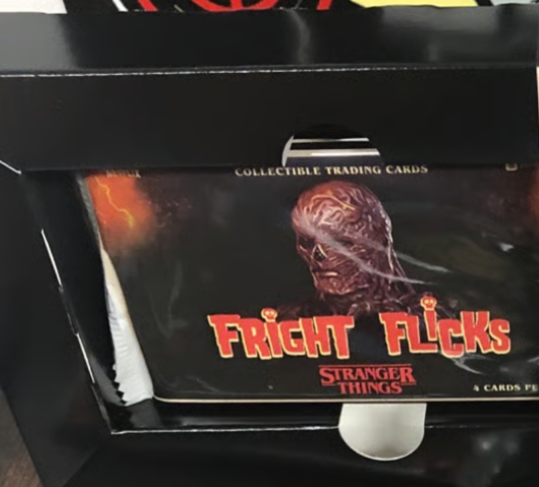 2023 TOPPS STRANGER THINGS FRIGHT FLICKS HOBBY Pack