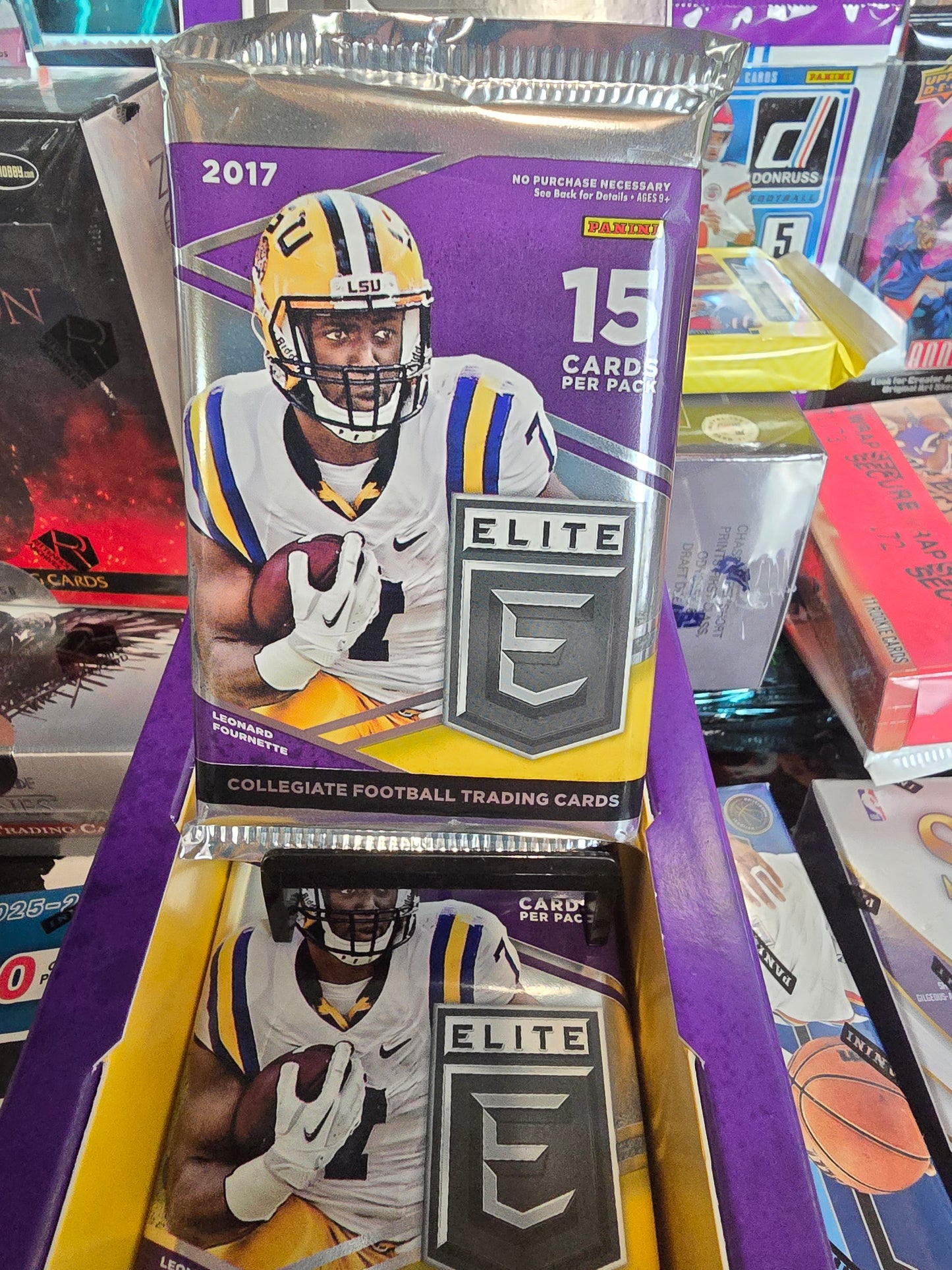 Hobby Pack - ONE AUTO! 2017 Panini Elite Collegiate Football Mahomes RC??