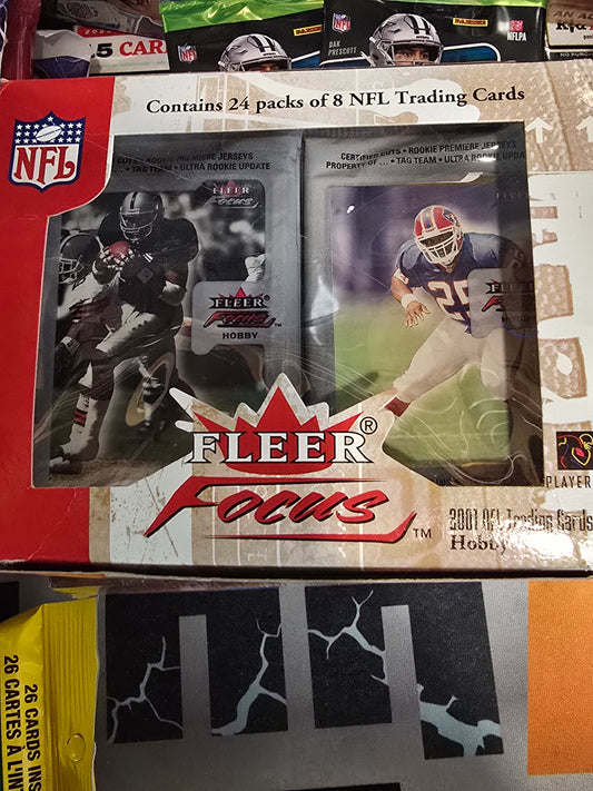 2001 Fleer Focus Football Hobby Pack - Brees and Vick Rookie Year!